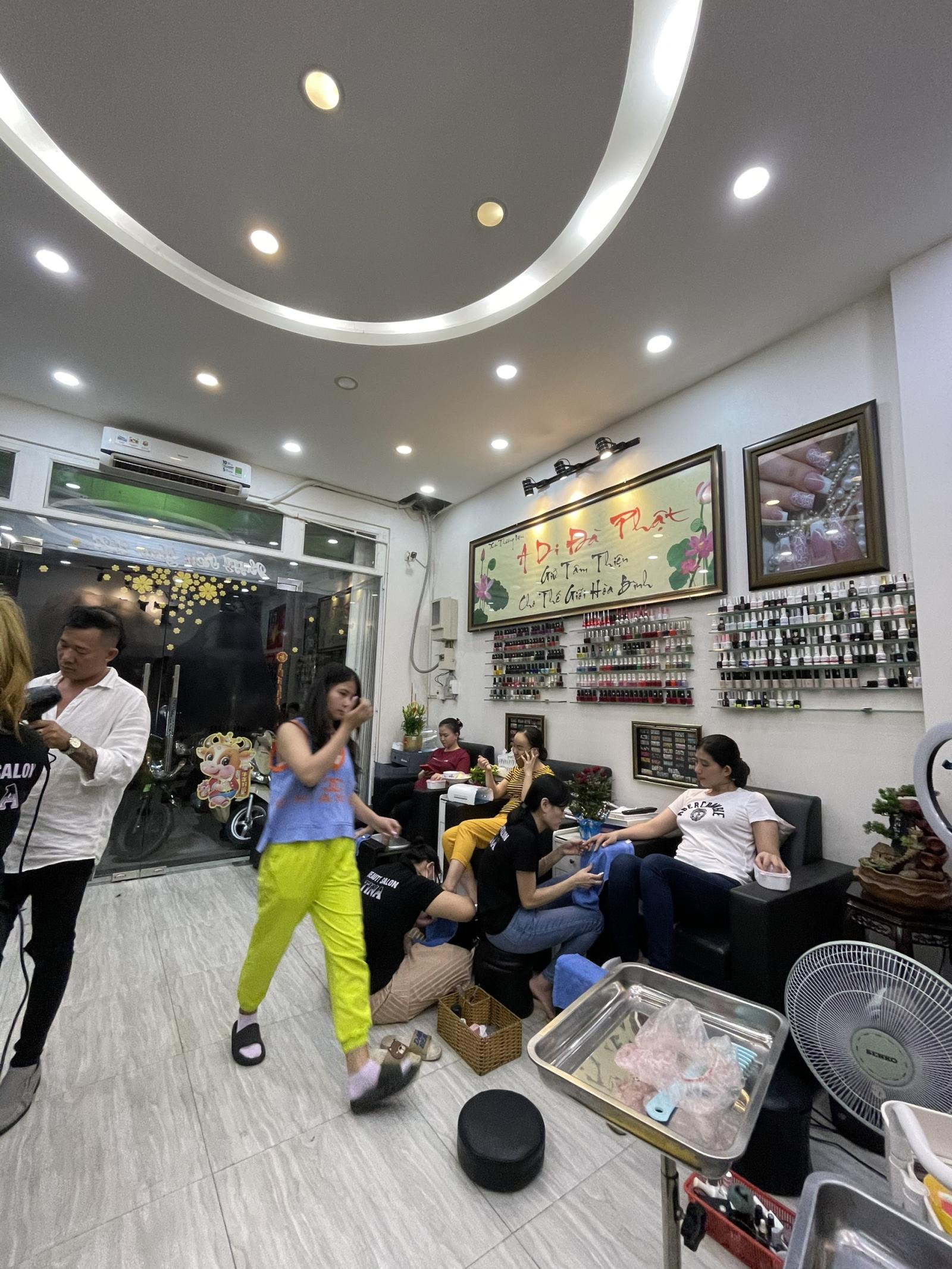 Do không có thời gian cần sang tiệm nail- tóc taj 24 Đường số 5, Phạm Hùng, Quận 8