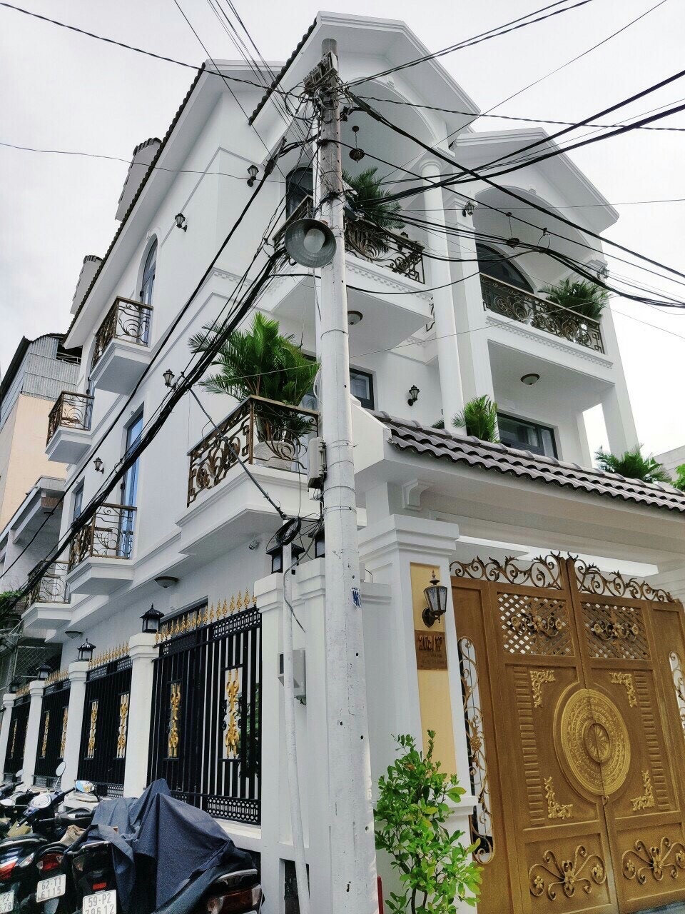 Siêu biệt thự cao cấp, mặt tiền Long Hưng - Lê Minh Xuân, P7 Tân Bình, DT 8x28m, 6 tầng NTCC