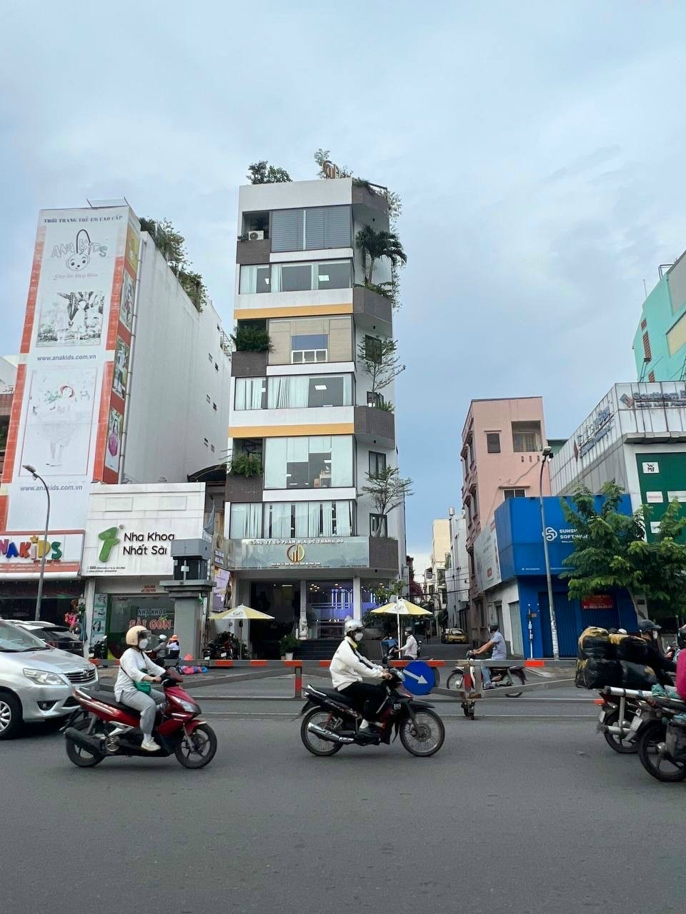 Bán nhà mặt tiền Nguyễn Văn Đậu, Phường 5, Phú Nhuận DT 560m2, Giá bán 130 tỷ