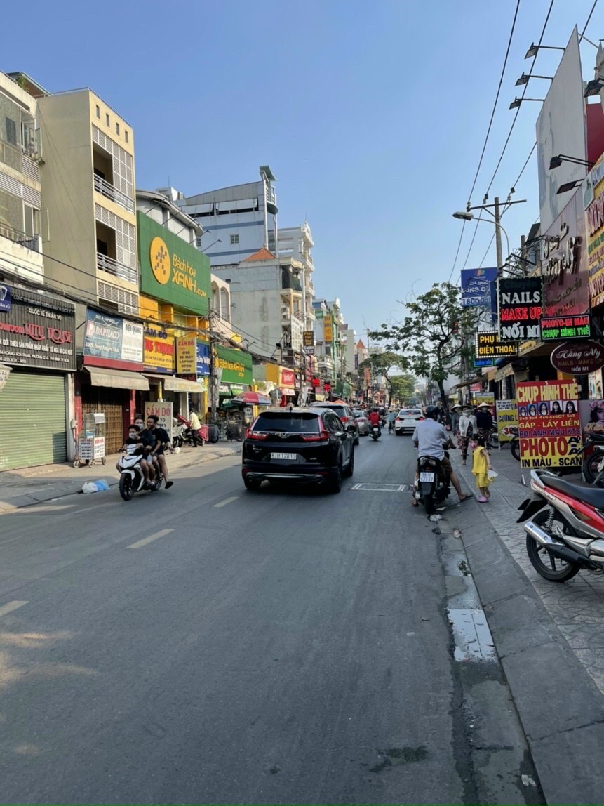 Bán toà văn phòng mặt tiền Cửu Long - Yên Thế gồm  7 lầu thu nhập 1,2 tỷ/năm giá cực tốt 30 tỷ