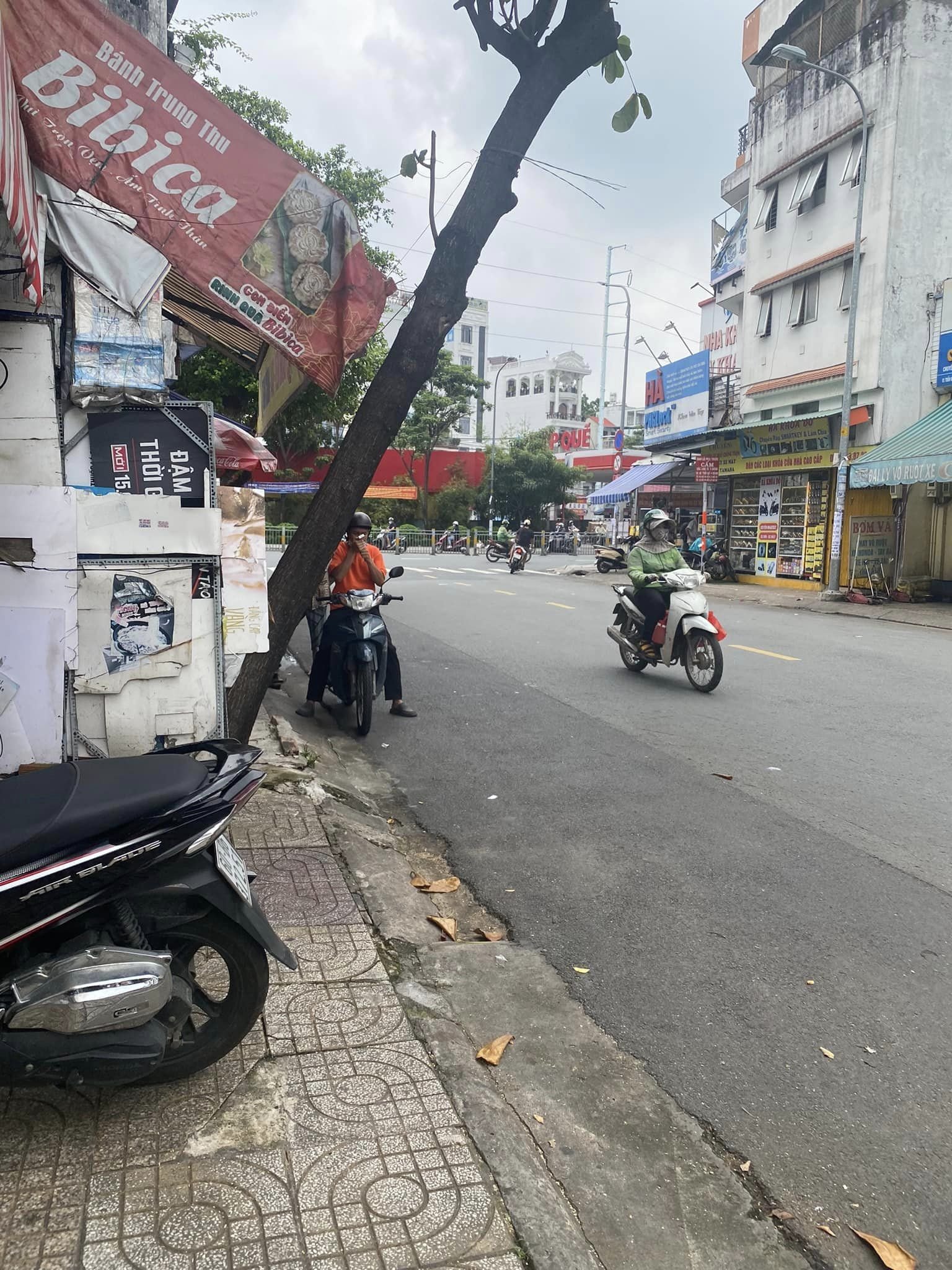 Bán nhà MT Lê văn Thọ - ngay Cây Trâm- Quang Trung. DT:5.6x18m, giá 15.9 tỷ