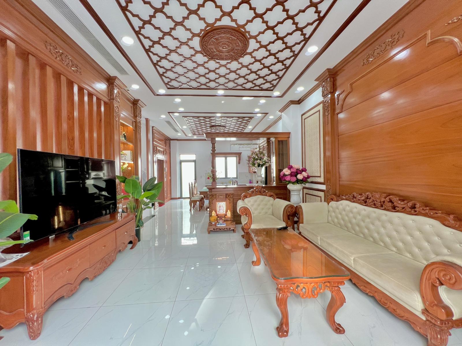 Biệt thự 500m2 khu Versatile home, MT Nguyễn Sơn, full nội thất_thang máy, sổ riêng
