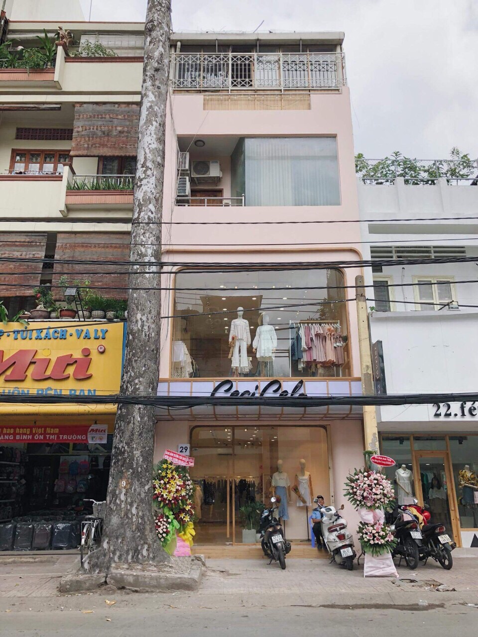 Bán nhà mặt tiền đường Hoàng Hoa Thám phường 3 quận Tân Bình. DT: 4x26m, 103m2, giá chỉ 175 tr/m2