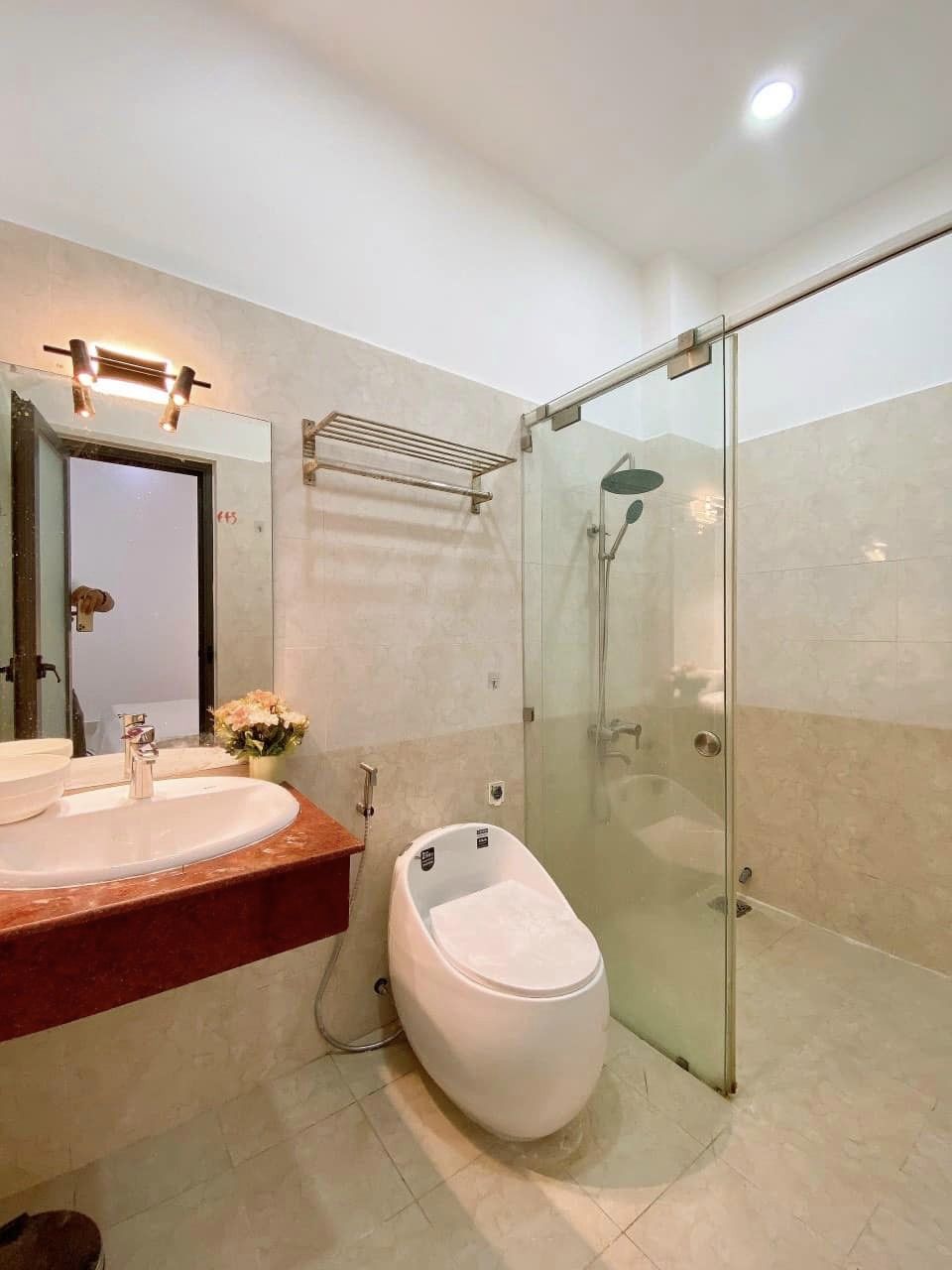 NHÀ HẺM XE HƠI THÔNG, HOÀNG HOA THÁM, PHƯỜNG 7, 4 TẦNG 62M2, NHỈNH 8 TỶ