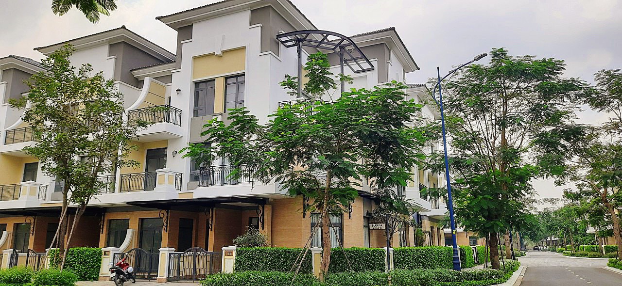 Cần bán nhanh biệt thự Khu VIP Nguyễn Văn Hưởng, P. Thảo Điền Q.2 giá 32 tỷ, 9.5x21m