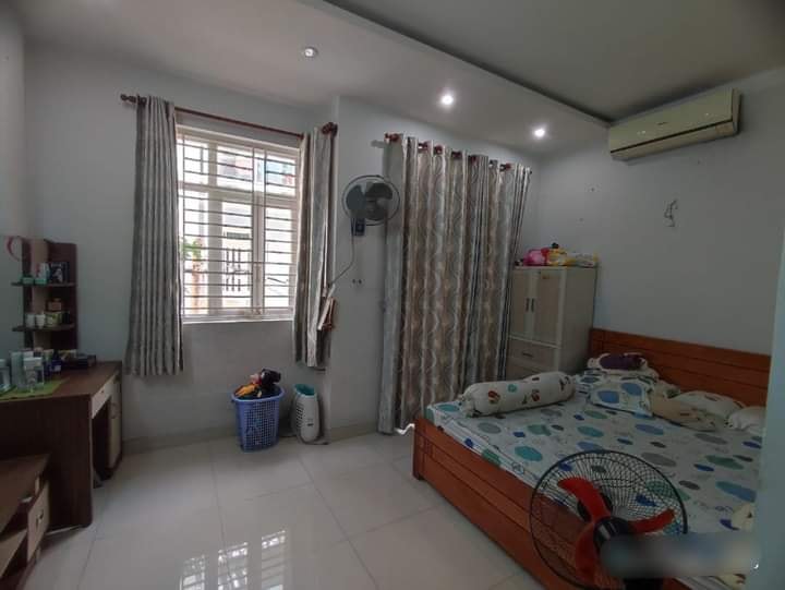 Chính chủ cần bán căn nhà đường Hồng Lạc, ngang 5.4m, Giá 6.6 tỷ 0931399266