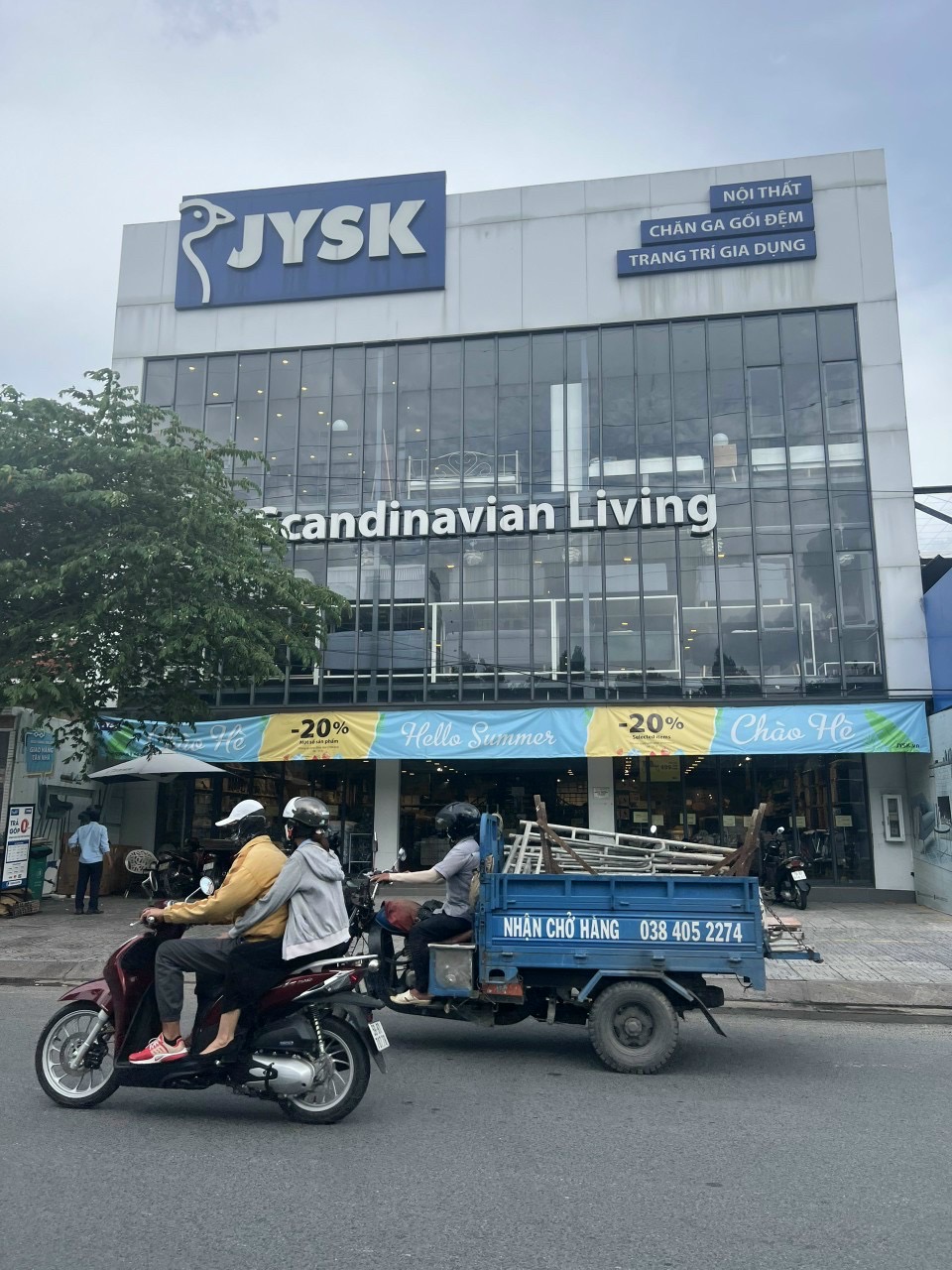 Giá đầu tư chỉ 350 triệu/m2 Bán nhà MT Song Hành An Phú Quận 2 ngang 15m dài 20m.