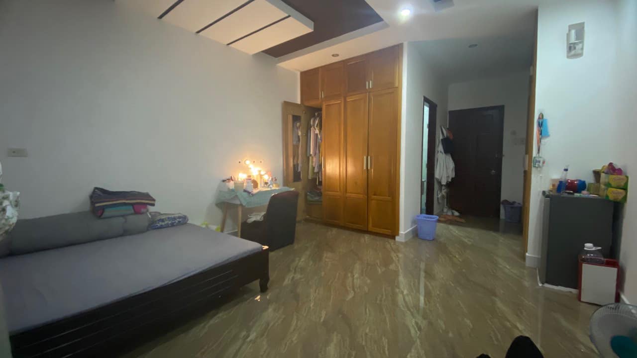 CHDV ngay sát sân bay Nguyễn Thái Sơn P.4 92m2 ngang 4.2m 13PN DT 40T 12.8 tỷ.