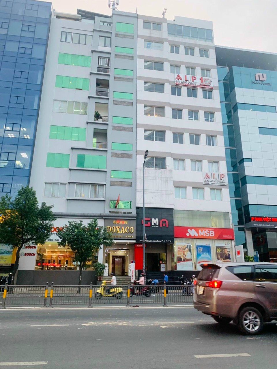 206 đường 3/2, P. 12, Quận 10, - Diện tích công nhận: 443m² (14 x 32m) vuông vức. - Kết cấu: 8 tầng, sân thượng, DTSD: 2.456,6m².