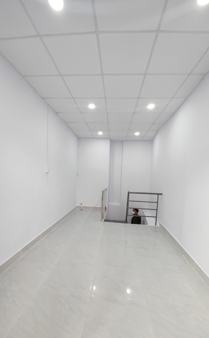 Bán nhà gần UBND Quận Tân Phú 40M2 chỉ 3 tỷ 1 - Liên hệ: 0386018524.