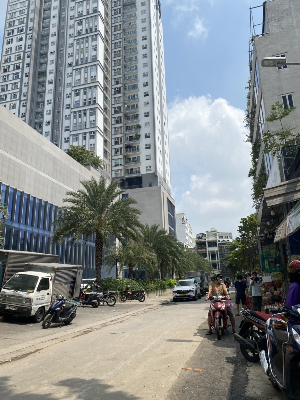 Nhà mặt tiền đường Nhật Tảo - Nguyễn Tri Phương 2 lầu sân thượng giá 13,2 tỷ