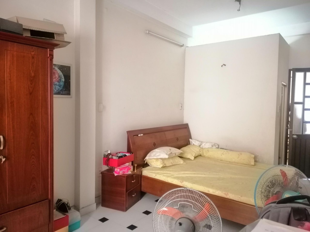 Nhà 3 tầng, Sổ đẹp, 97m2, Gara để xe hơi, giá cực sốc CHỈ 7 Tỷ 200.