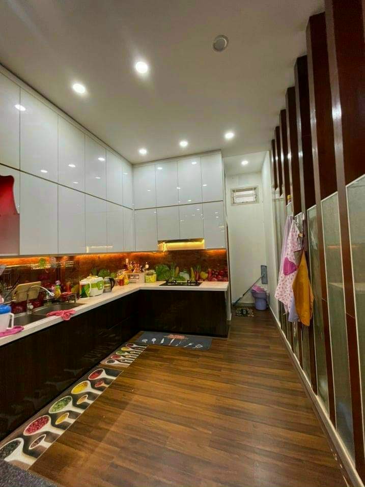 Bán nhà hẻm xe hơi tới nhà, 3 tháng 2, 6.1mx19m, xây căn hộ dịch vụ, hoặc ở
