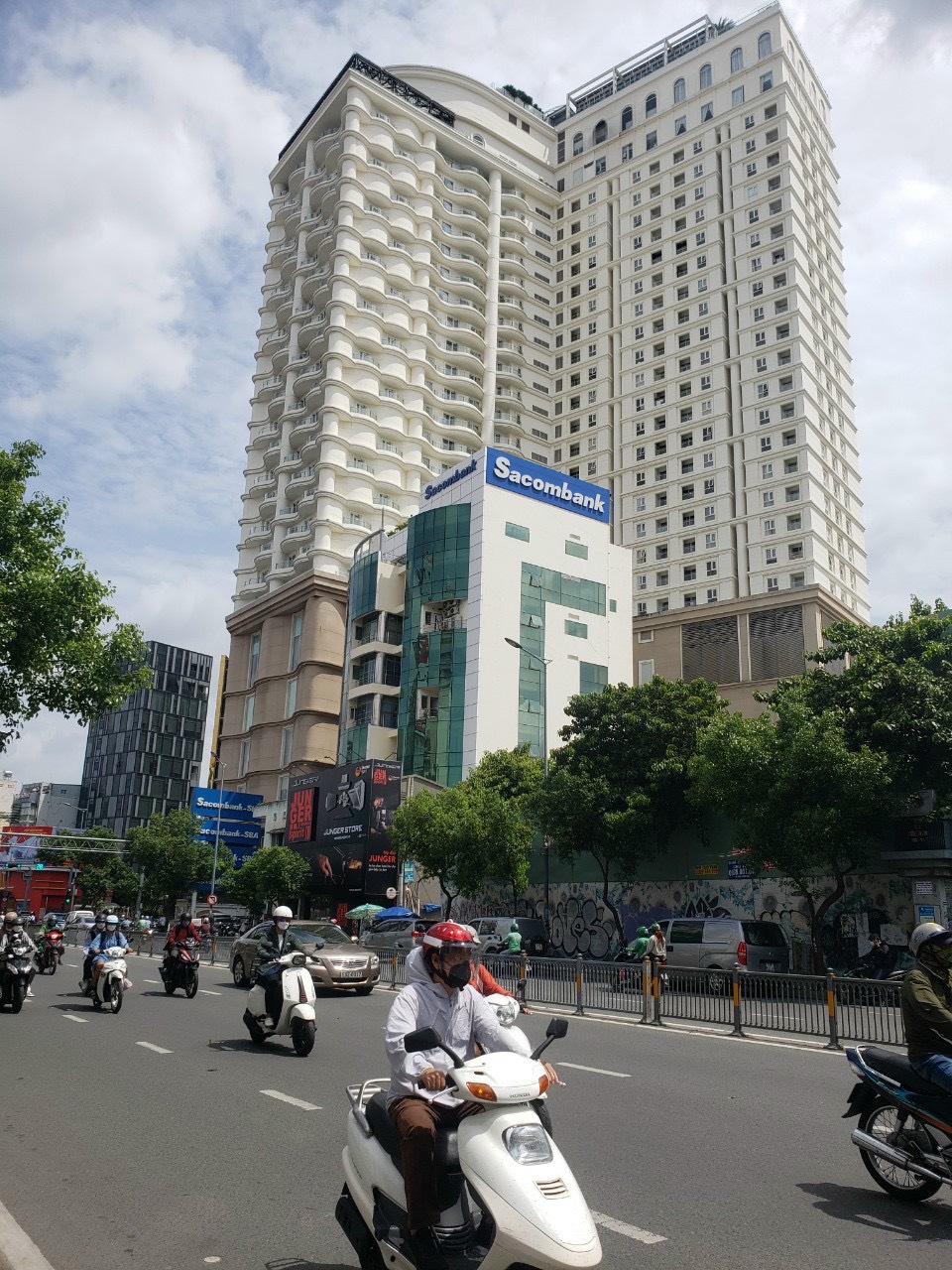 Bất Động Sản Nhà Phố Trung tâm Q1, Q5, Q3 cần bán gấp giá tốt, vị trí đẹp.
