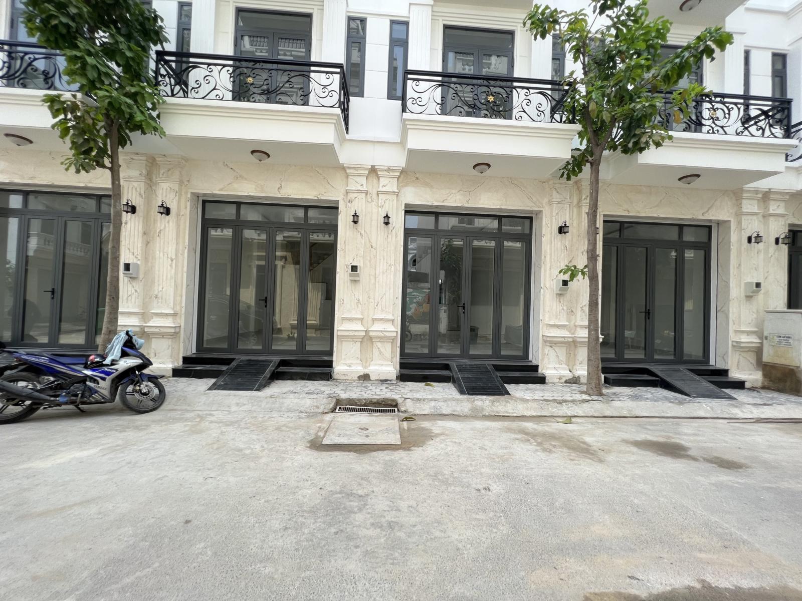 Bán nhà đường Tô Hiệu, quận Tân Phú gần Đầm Sen giáp Quận 11 hẻm 8m 80m2 vuông vức giá rẻ