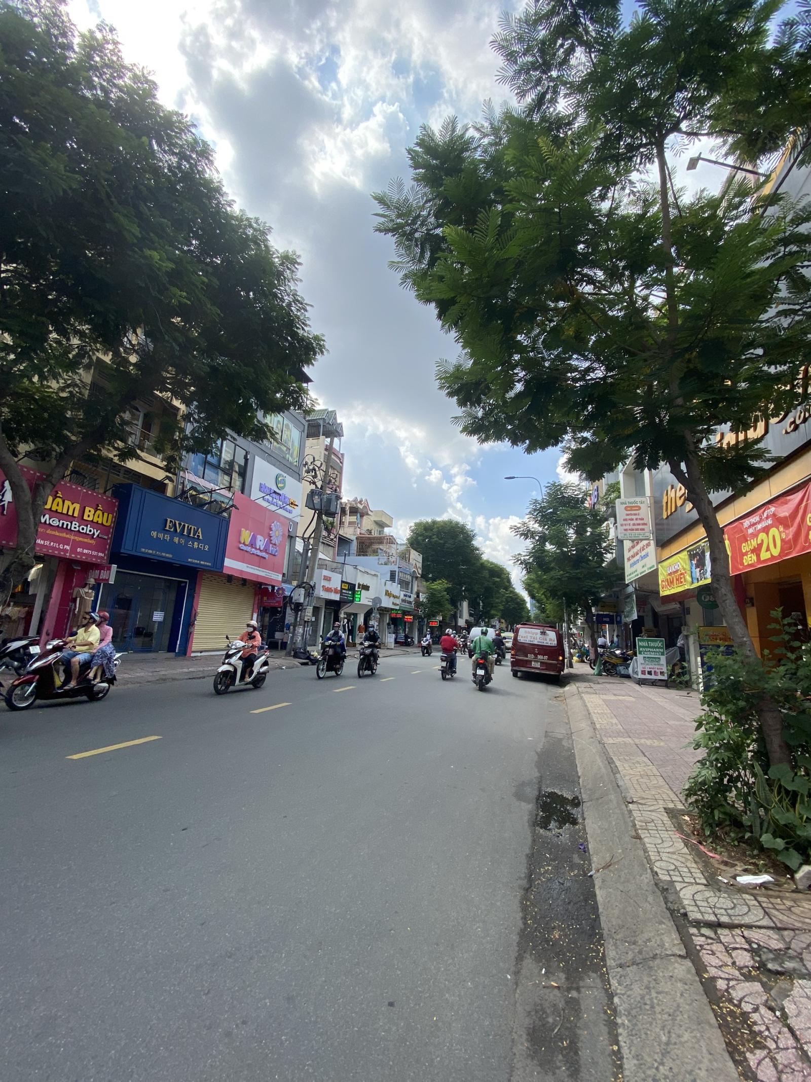 Chính chủ cần bán căn nhà mặt phố Nguyễn Văn Đậu, Phú Nhuận, thu nhập cho thuê 720tr/năm