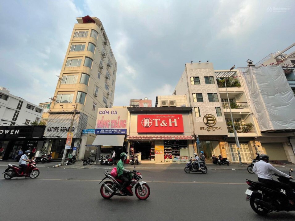 Kẹt tiền Bán nhà mặt tiền 374 - 376 Hai Bà Trưng. DT: 8x20m. Đang cho thuê 240tr/th. Giá 78 tỷ