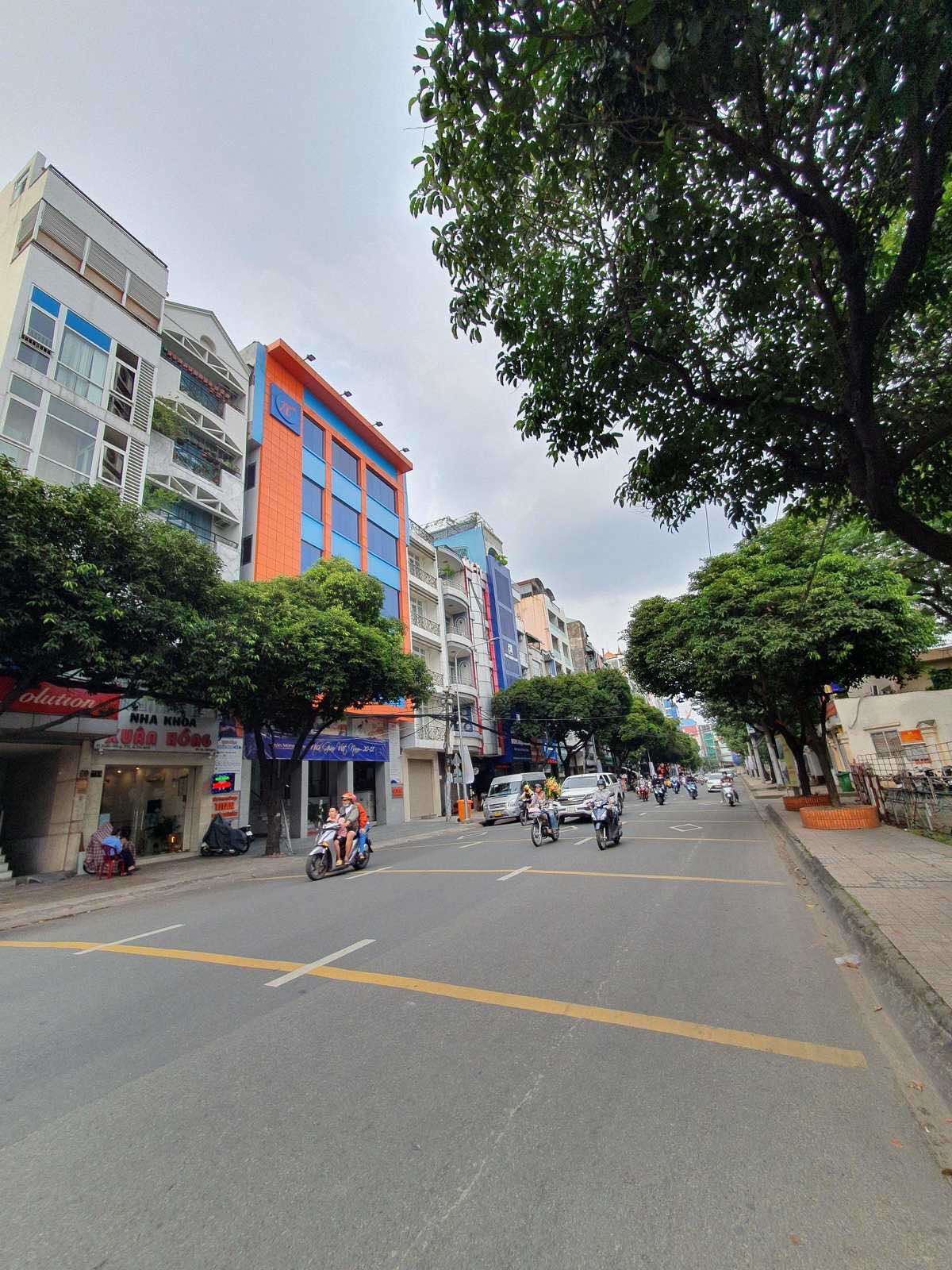 Hot! Siêu phẩm bán nhà đường Sư Vạn Hạnh, P. 12, Q10 gần Vạn Hạnh Mall, DT: 8.3x20m Giá: 47 tỷ