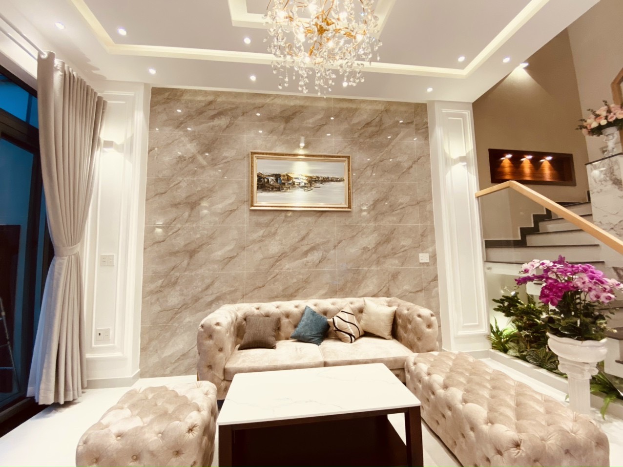 Cần bán biệt thự khu VIP Hoàng Hoa Thám, 3 tầng mới đẹp, giá 21 tỷ (TL)