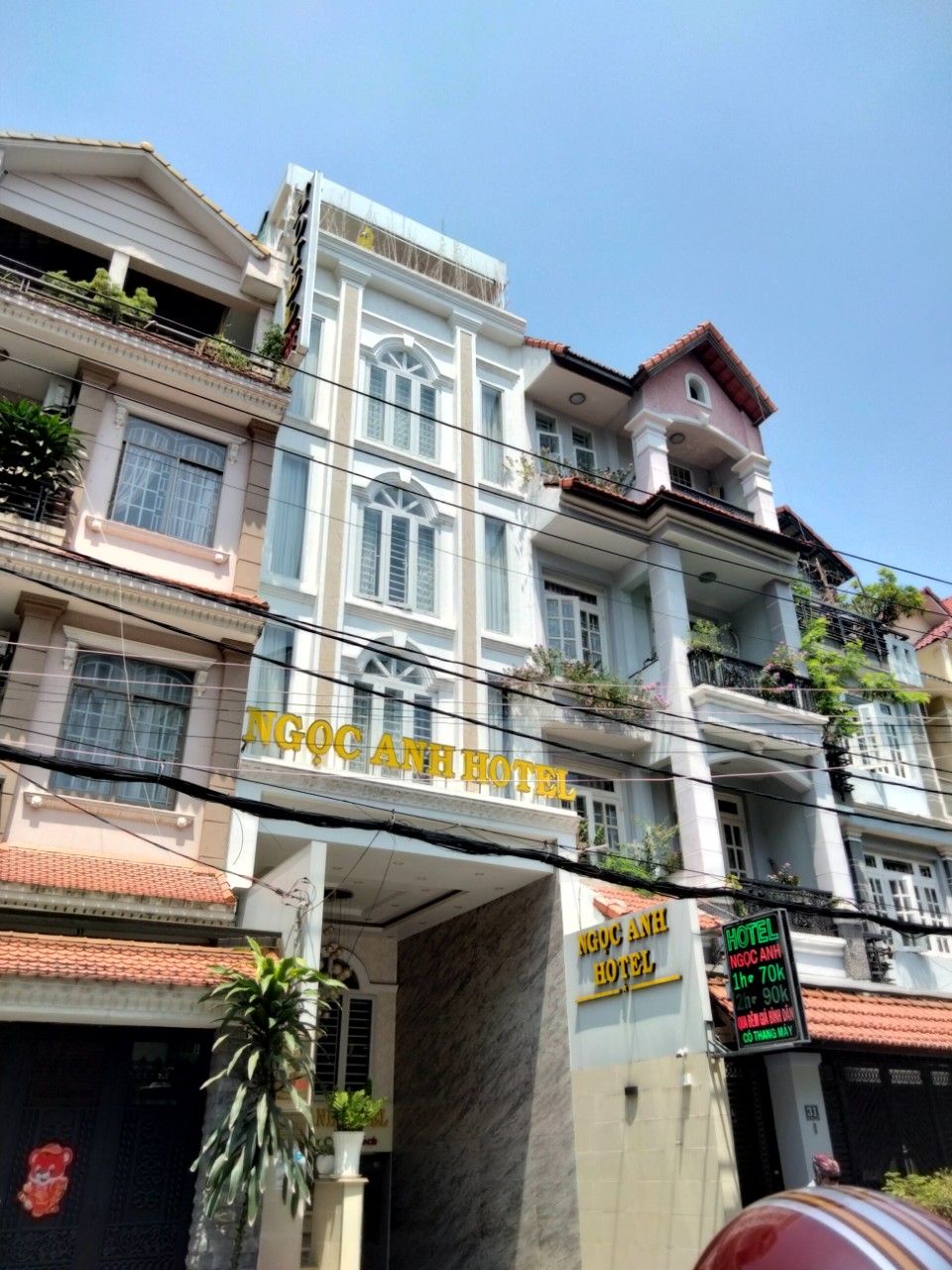  Bán Khách Sạn đường A4 khu K300 P12 Tân Bình 5.5x20m Hầm 6 Lầu 20P, Thu nhập 180 tr/t Giá 25.5 tỷ