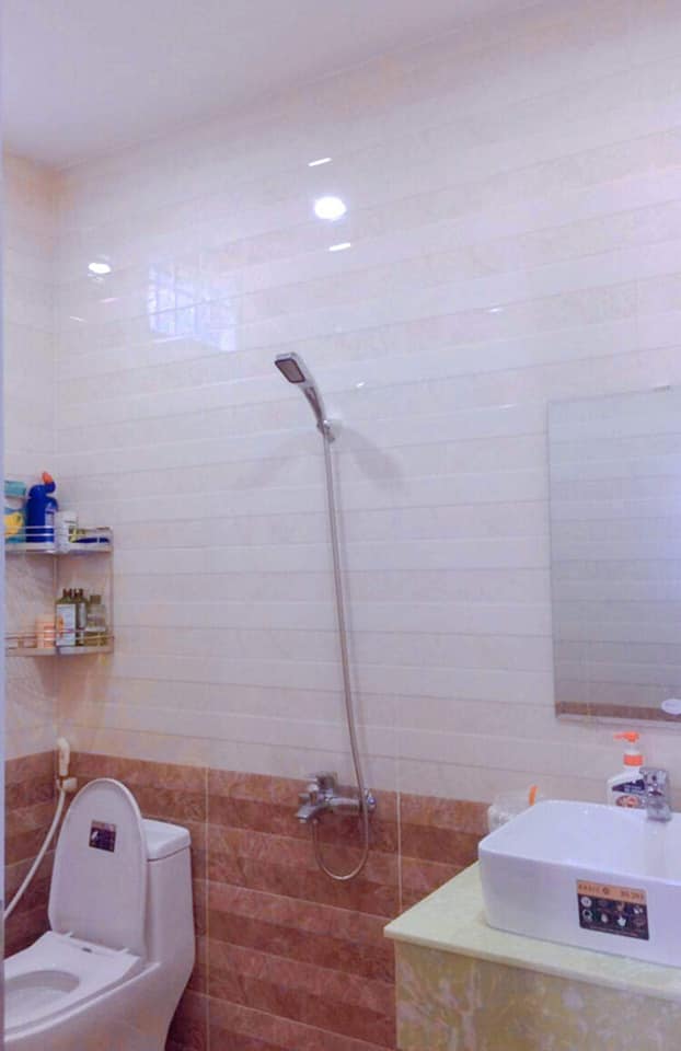 Bán nhà Lạc Long Quân Tân Bình, gần siêu thị, 85m2, 4 tầng, 5PN, 5WC, giá nhỉnh 7 tỷ