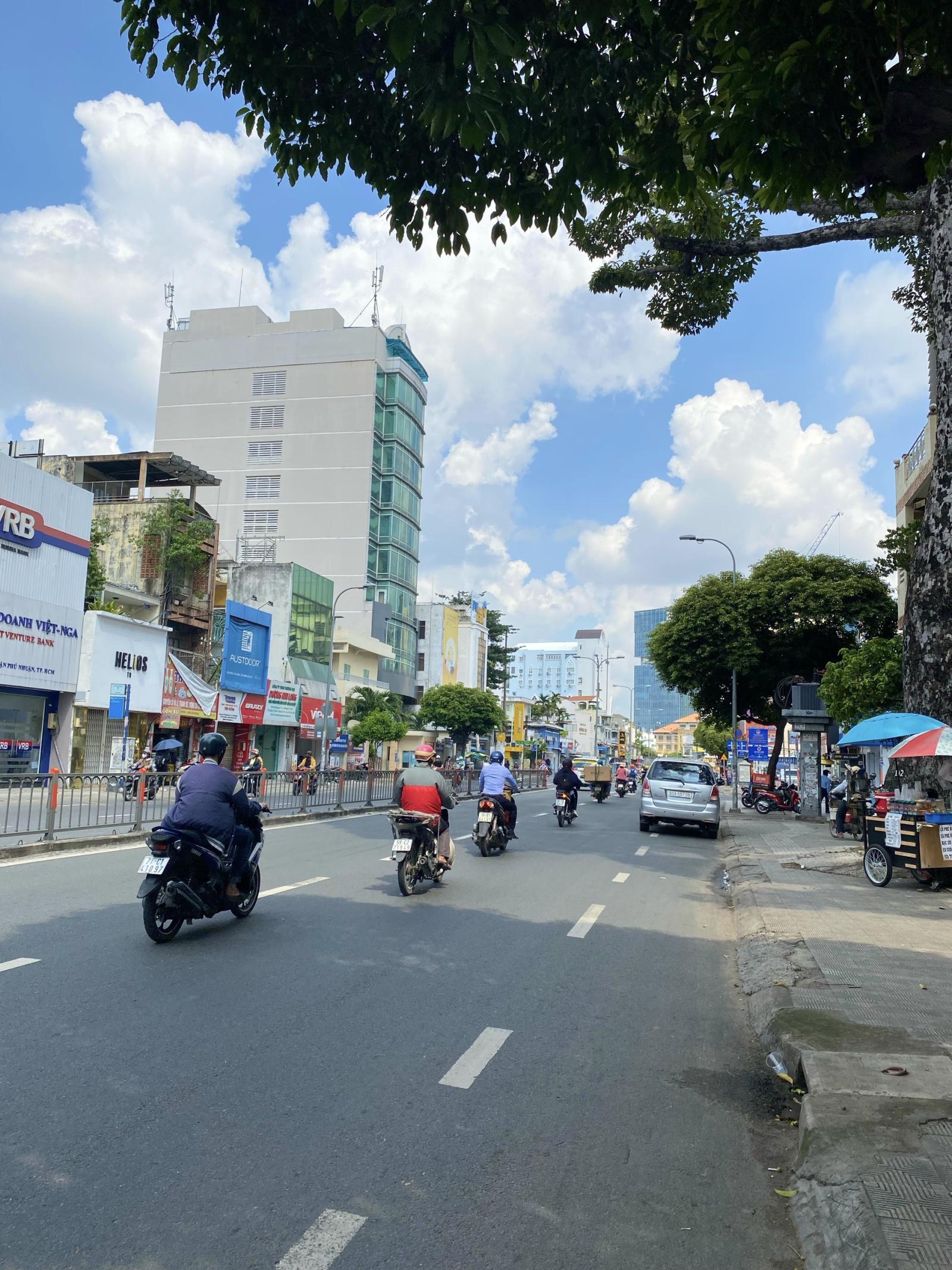 Nhà bán chính chủ mặt tiền Hoa Đào, P2, Q. Phú Nhuận. DT: 8 x 18m, trệt + 3 lầu