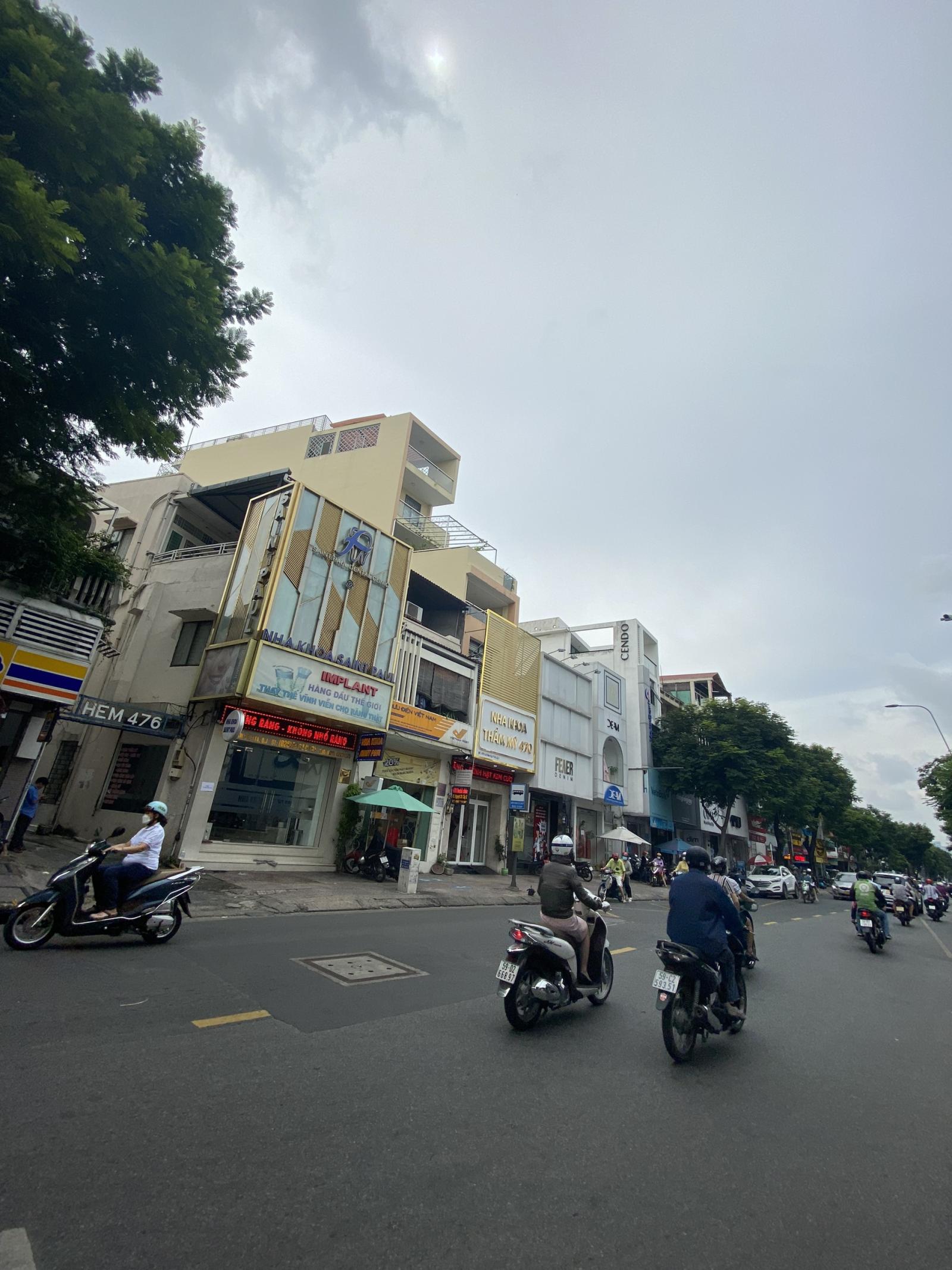 Bán gấp nhà mặt tiền đường Lê Văn Sỹ, quận Phú Nhuận, DT 6x20m, nhà 2 lầu, giá chỉ 41 tỷ