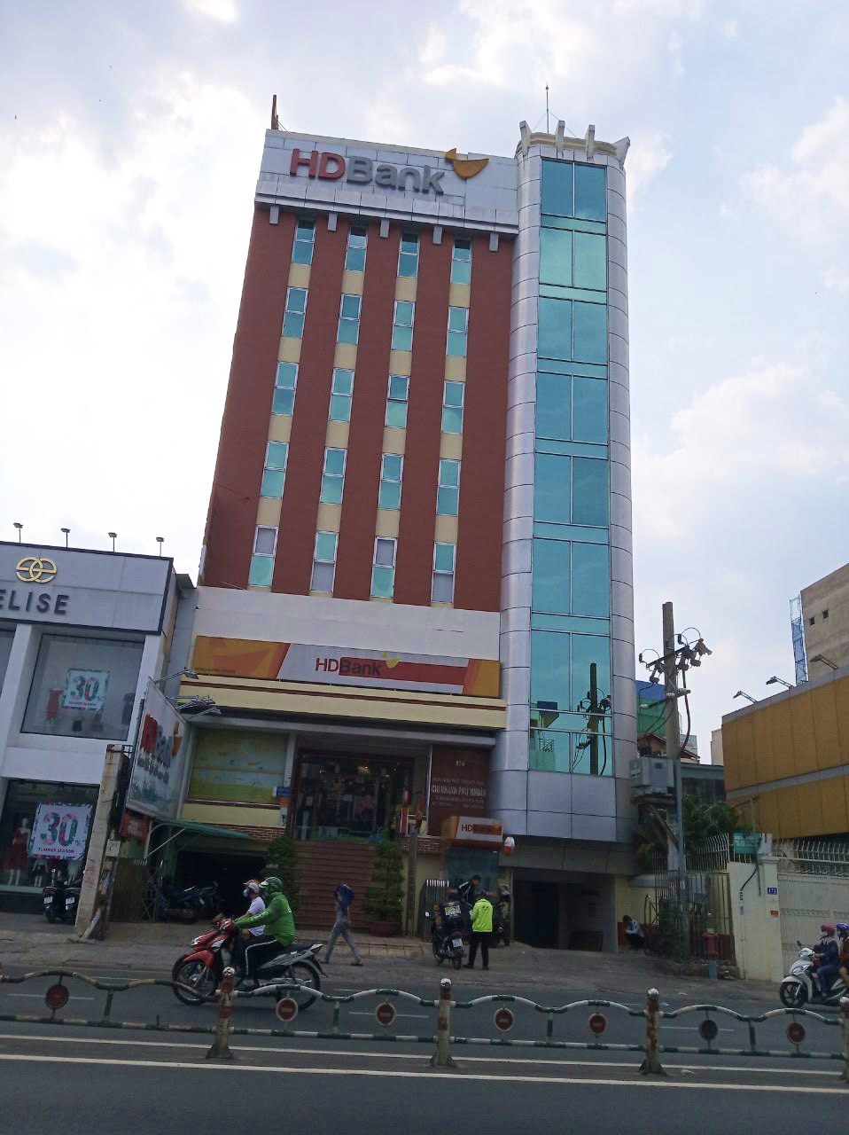 Bán tòa nhà văn phòng mặt tiền Trương Công Định, P14, Quận Tân Bình. 7,1x23m, hầm, 7 tầng