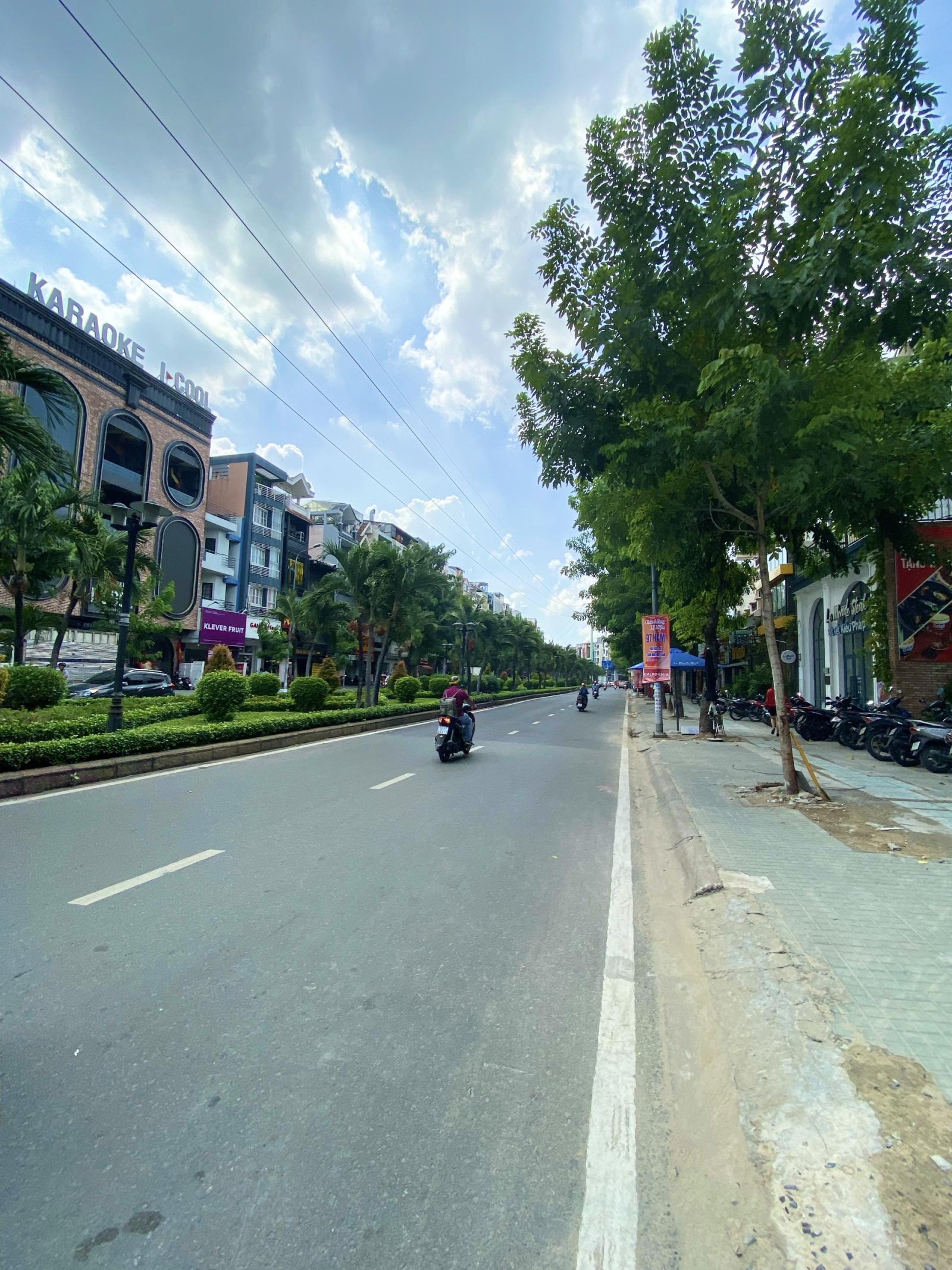 Xuất cảnh, Bán gấp MTKD Nguyễn Văn Trỗi, Phú Nhuận, DT 10x18 - CTXD Hầm 9 tầng. Gía 69 tỷ