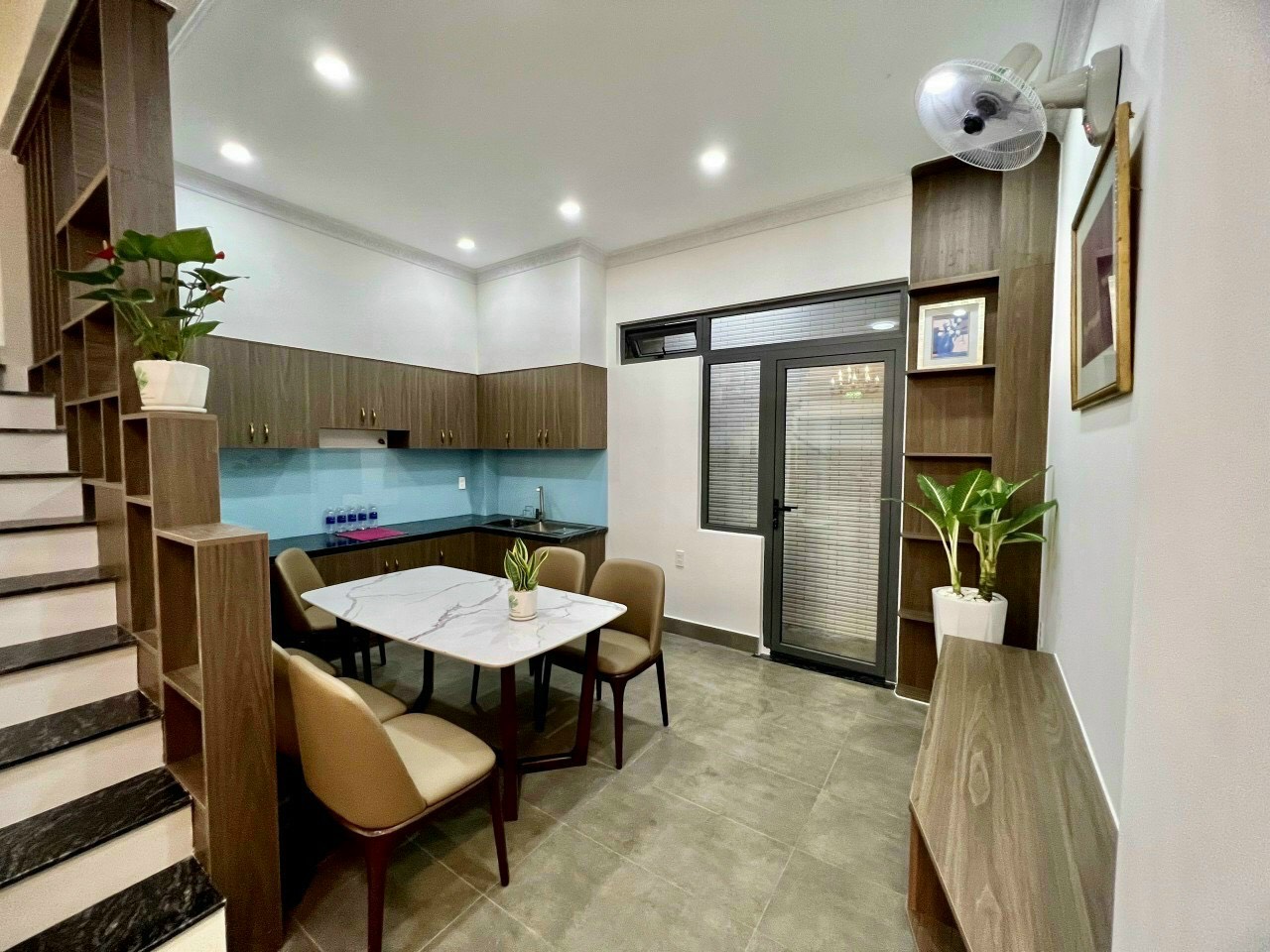 CĂN NHÀ HIỆN ĐẠI 3TẦNG + TUM + SÂN THƯỢNG, P. Linh Trung , giá 7,7 tỷ