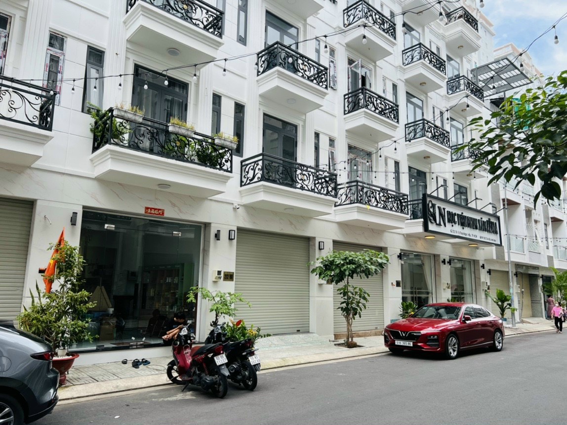 Biệt thự 500m2 khu Versatile home, MT Nguyễn Sơn, full nội thất_thang máy, sổ riêng