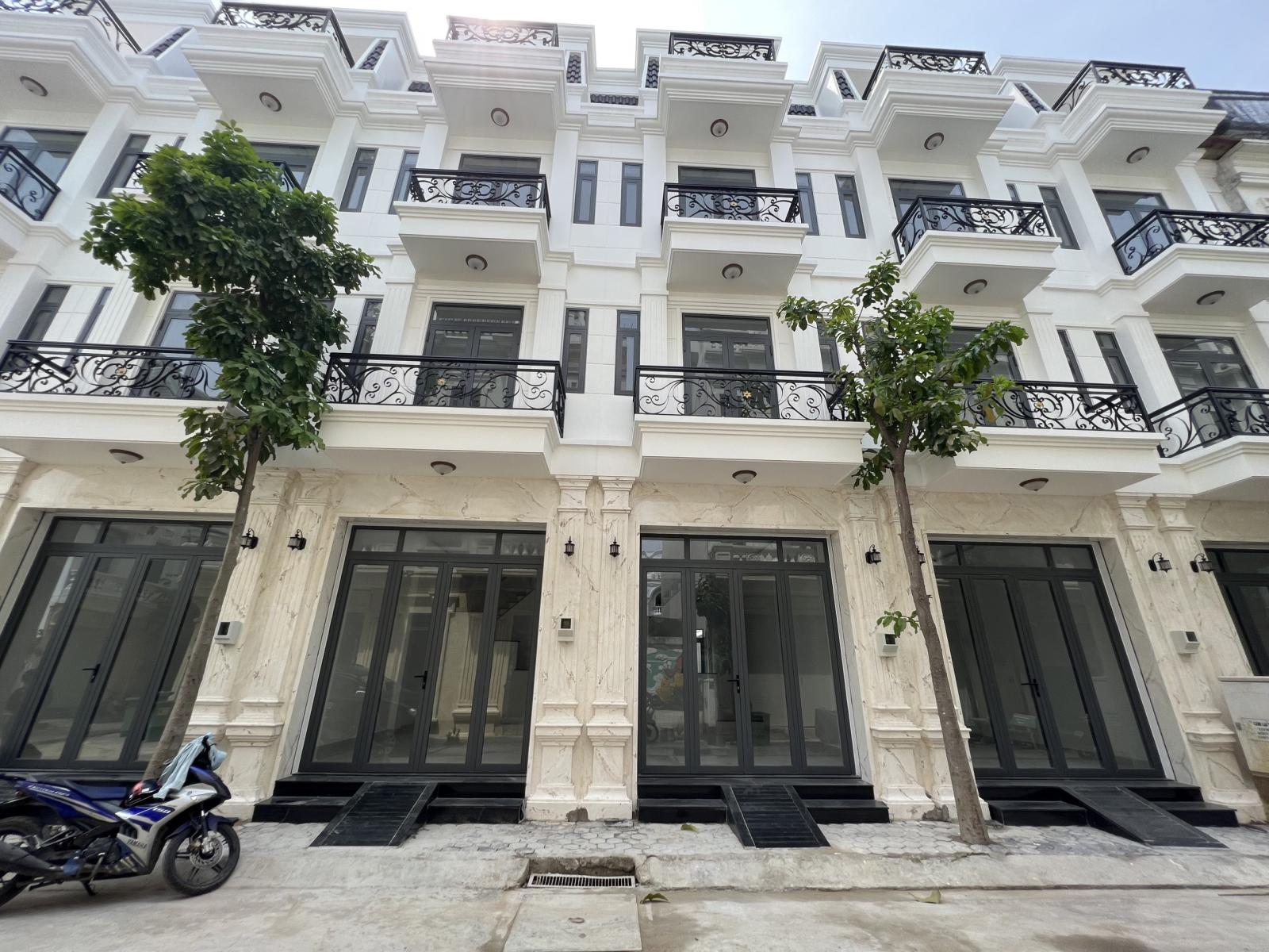 bán nhà mới 1 trệt 3 lầu mặt tiền Tô Hiệu- Tân Phú. 0904.996.171 