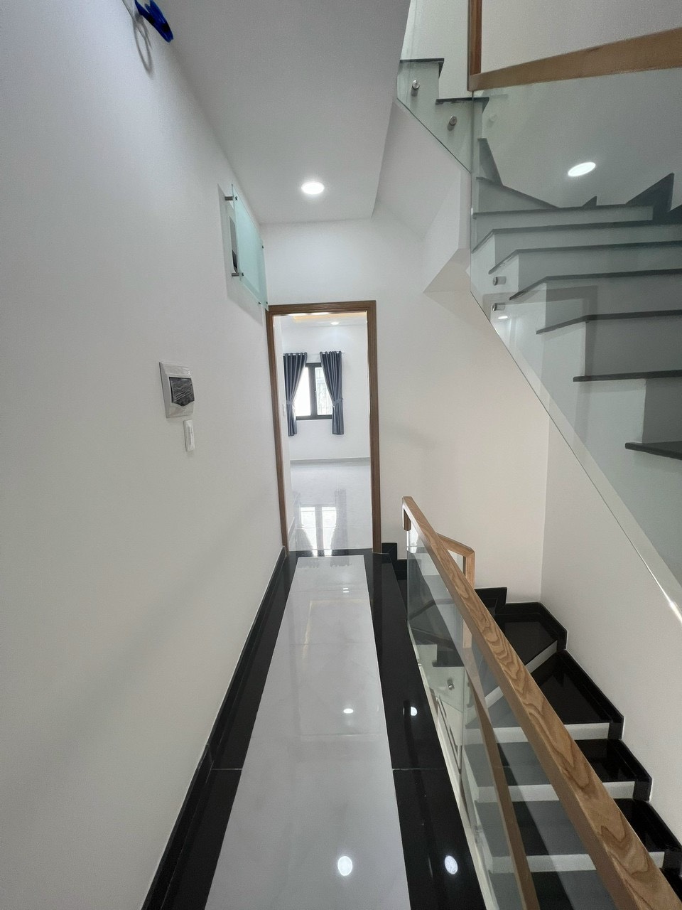 bán nhà mới 1 trệt 3 lầu mặt tiền Tô Hiệu- Tân Phú. 0904.996.171 