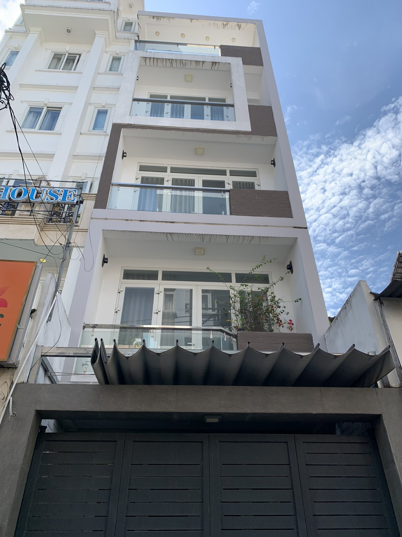 Bán căn nhà đẹp Phổ Quang, Phường 2, Tân Bình. DT: 5.2mx20m, 5 tầng nhà mới xây. Giá 18.5 tỷ