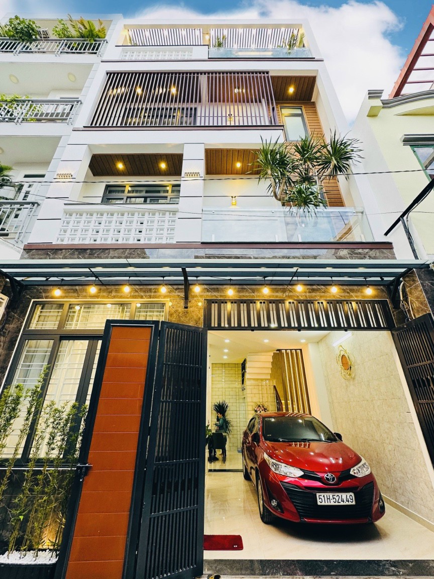 Chính chủ gởi bán căn nhà hẻm ô tô đường D1 ( Nguyễn Văn Thương ) DT 4x15M 3 tầng 