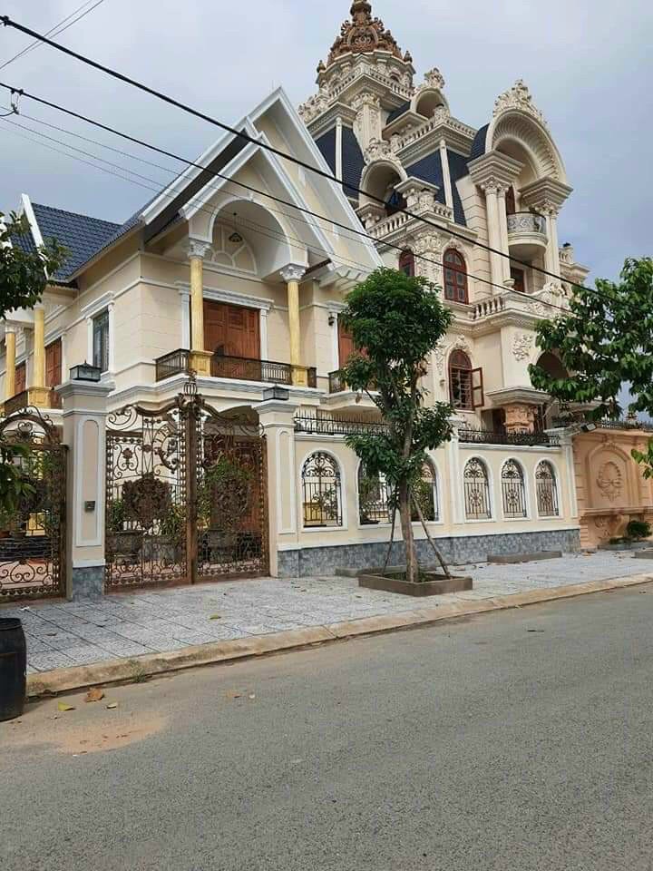 Phân chia tài sản bán gấp nhà trong khu biệt thự Cư Xá Tự Do,CMT8,Tân Bình