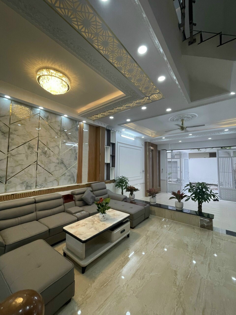 Bán nhà đẹp vào ở ngay đường Nguyễn Tri Phương phường 4 quận 10, DT: 4x12m, 2 lầu ST, giá 8.2 tỷ