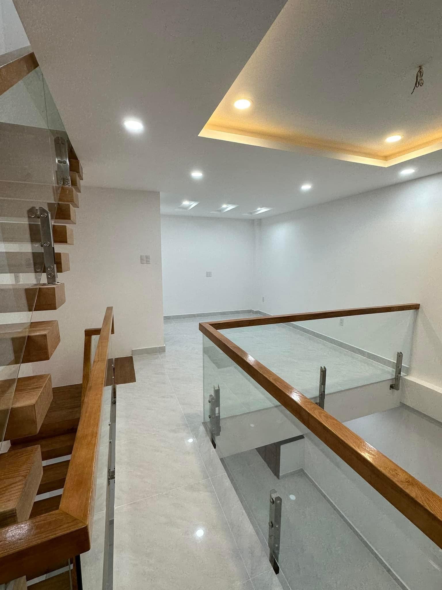 Bán nhà mới đẹp vào ở liền HXH Nguyễn Văn Nghi DT4.5x10M kết cất 4 lầu + lửng giá tốt 