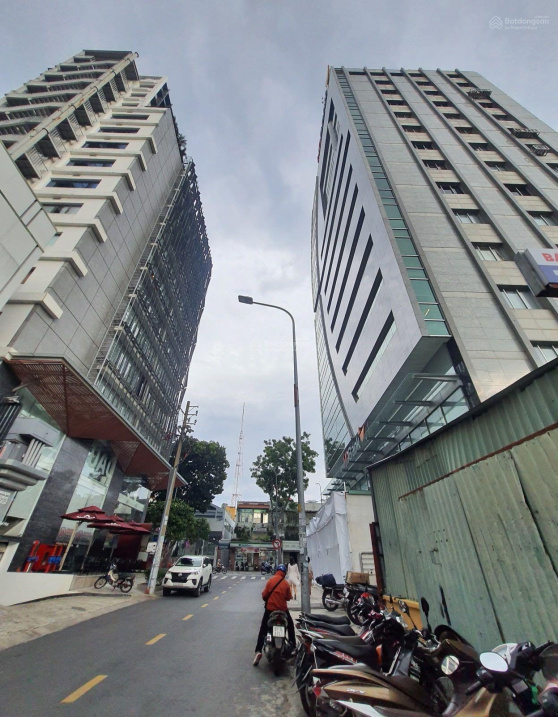 Bán tòa nhà văn phòng hạng B khu tài chính Phú Mỹ Hưng Q7, đường Hoàng Văn Thái 799 tỷ