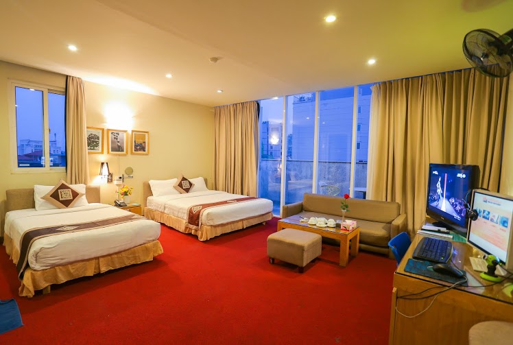 Bán khách sạn MT Phạm Ngũ Lão  Q1,dt:5x20 7 lầu 21 phòng ngủ giá chỉ 50 tỷ tl
