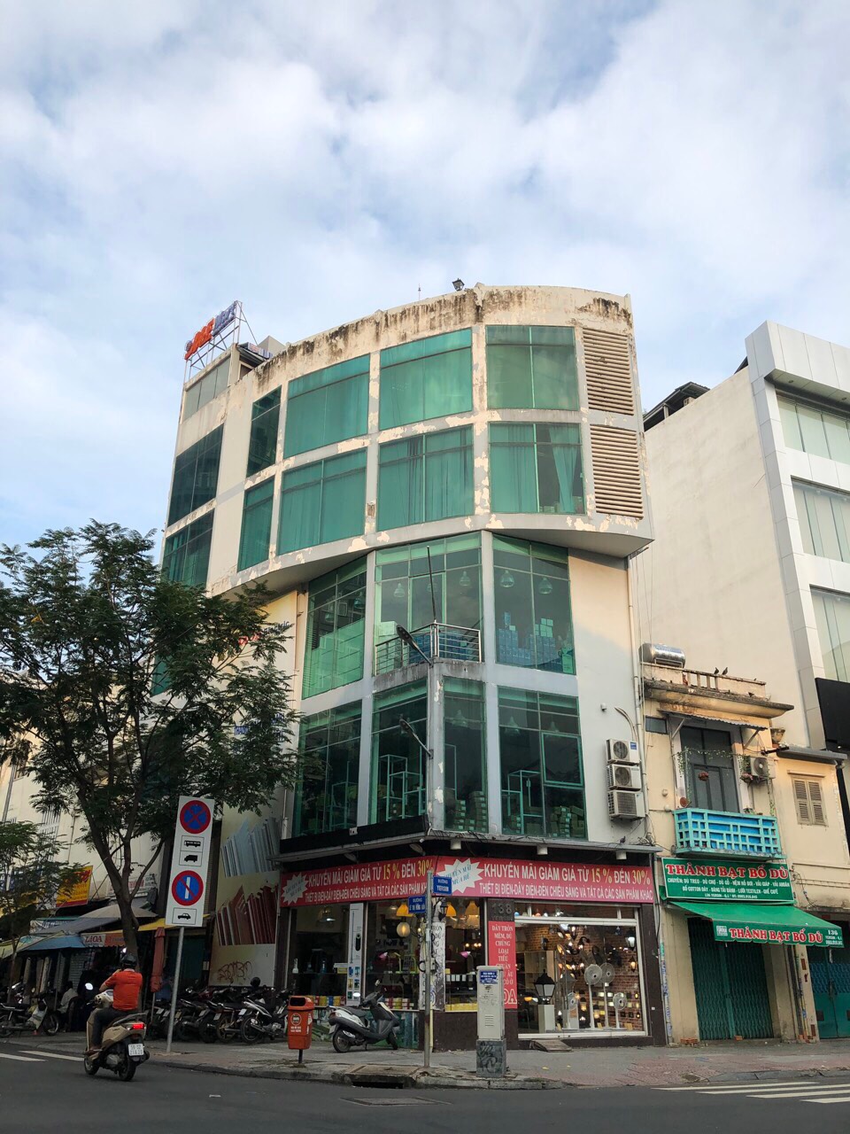 Bán nhà góc 2MT Phó Đức Chính - Nguyễn Thái Bình Quận 1 DT 8.5x18m 6 lầu TM thuê 250tr/th giá 83 tỷ