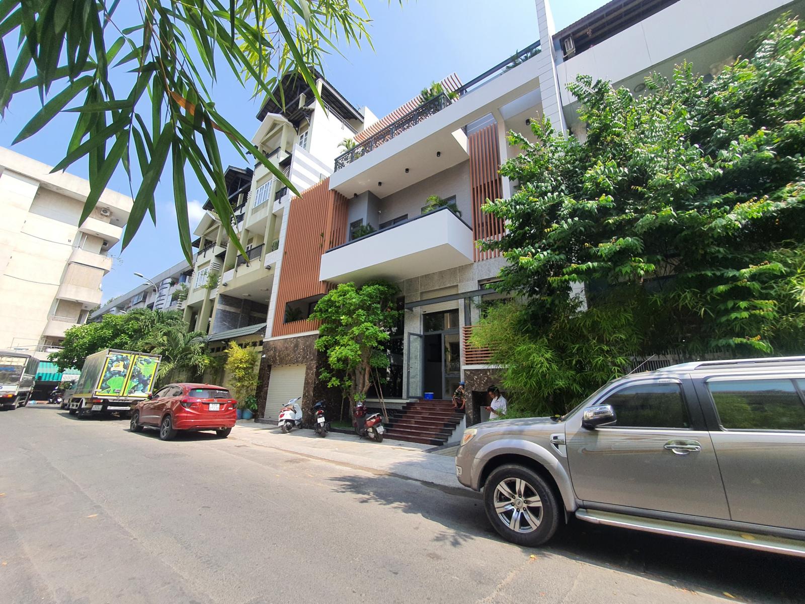 Nhà đẹp ở liền, có thang máy, DT: 7x22m, KC: 1T3L