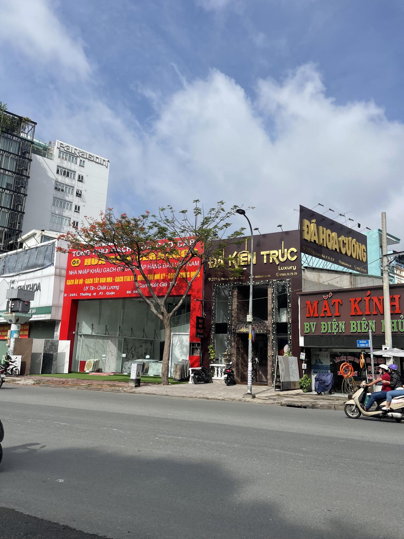 Bán nhà mặt tiền phường 7 quận Tân Bình, đường Đông Sơn, diện tích 10m x 30m giá rẻ