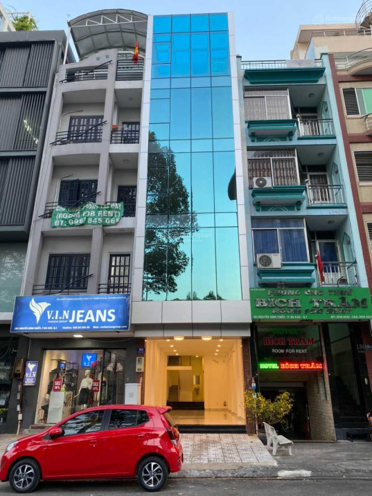 Bán nhà mặt tiền 3 tầng đường Nguyễn Thái Bình. DT: 4*10m, 3 tầng, chỉ 13 tỷ