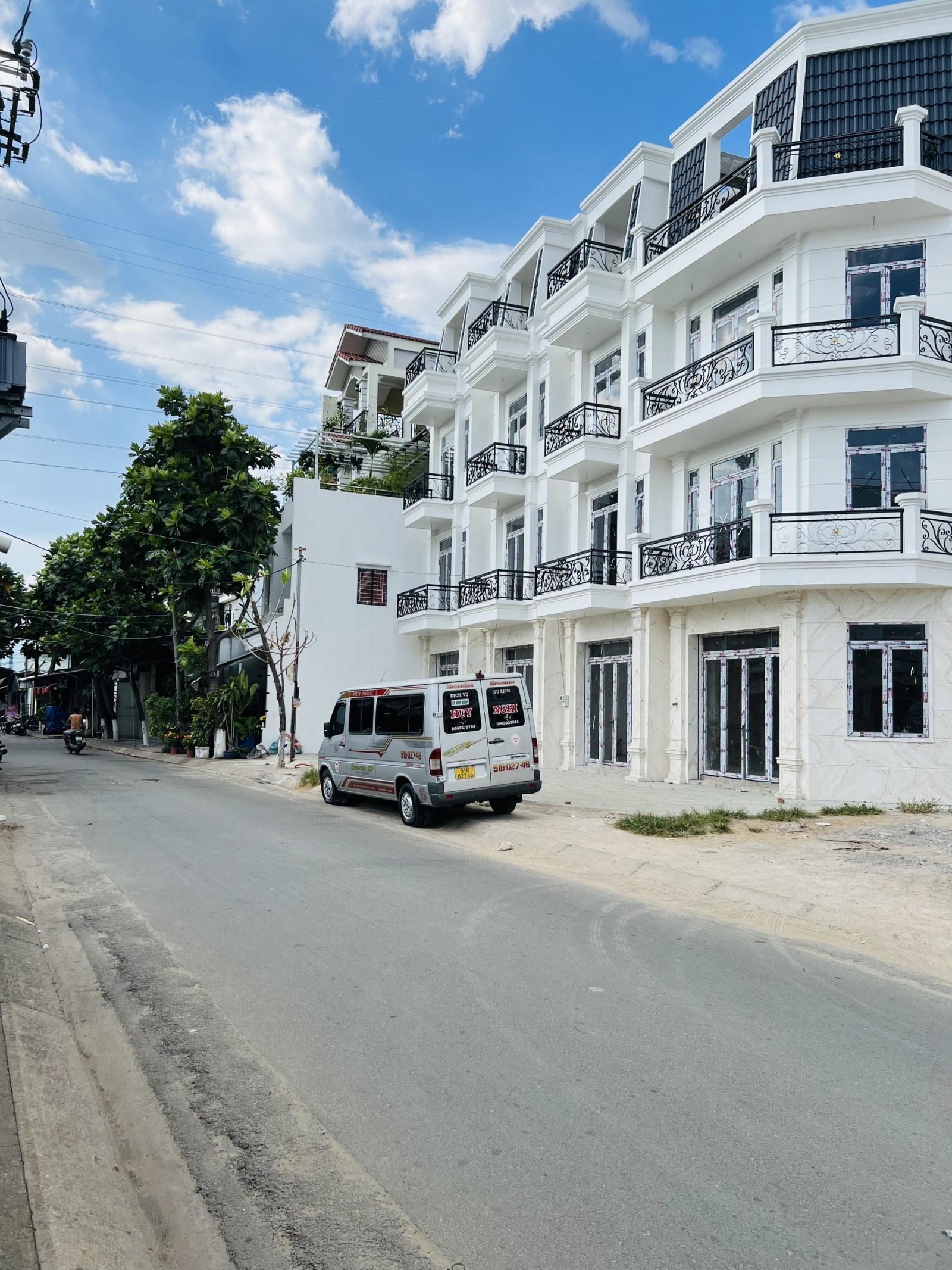 Bán nhà 1 trệt 3 lầu mới xây cách chợ An Lạc Bình Tân 500m trả trước 2 tỷ nhận nhà LH 0908714902 AN