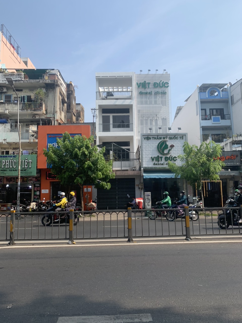 Bán gấp mặt tiền Nguyễn Thị Minh Khai P.2 Quận 3 , Nhà 3 lầu giá 60 tỷ HĐT 120tr 