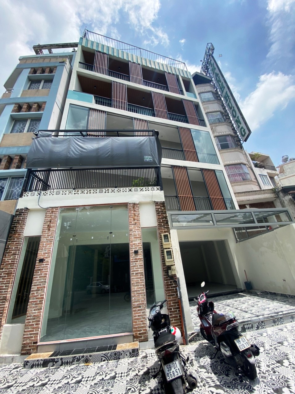 Bán nhà mặt phố Nguyễn Trãi Q.5 (DT: 7,8x18m) 3 tầng,giá 45 tỷ.