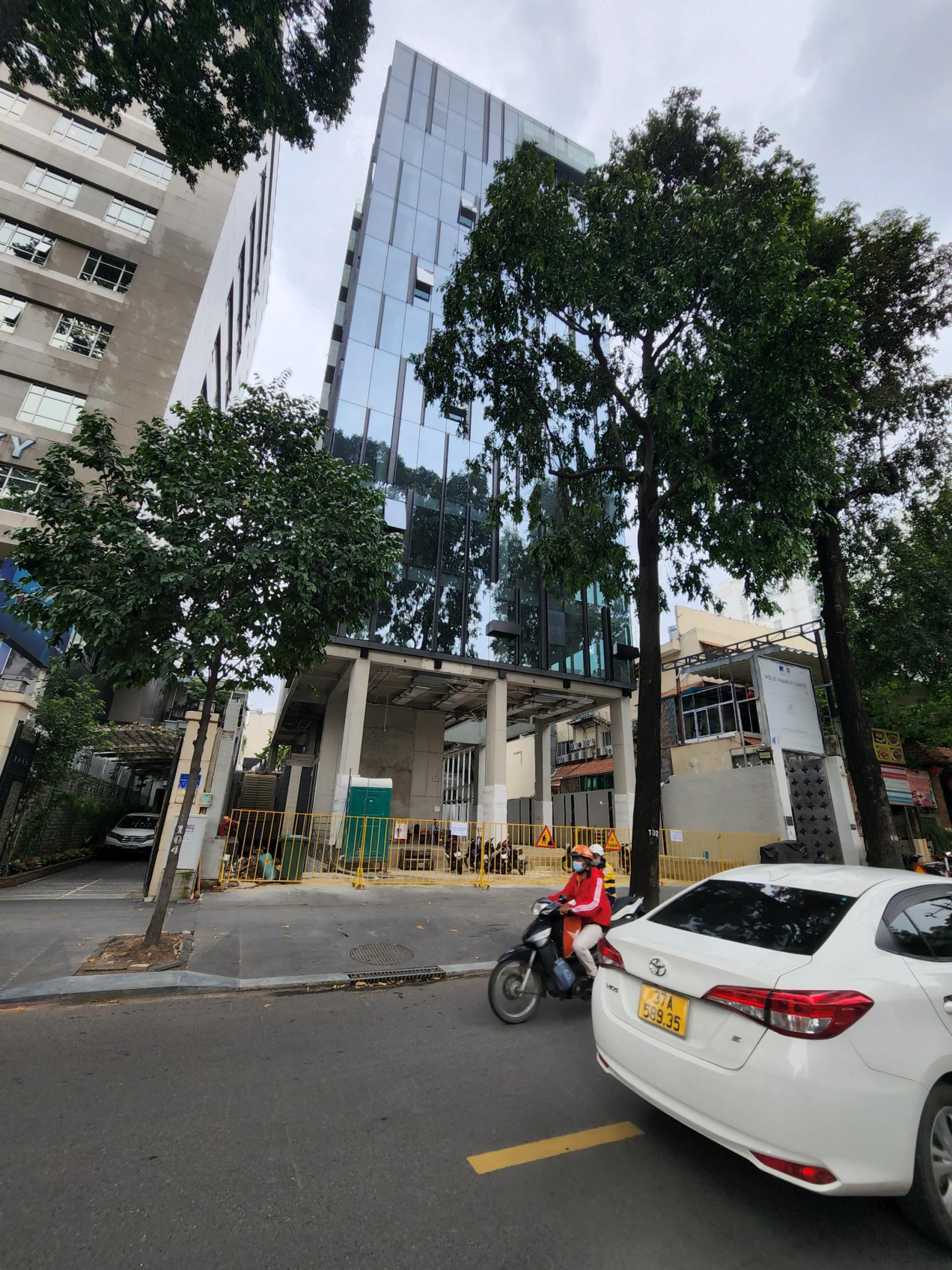 Bán đất xây building, khách sạn mặt tiền Cửu Long, Q.Tân Bình. DT: 25x40m, GPXD: 2 Hầm, 14 tầng