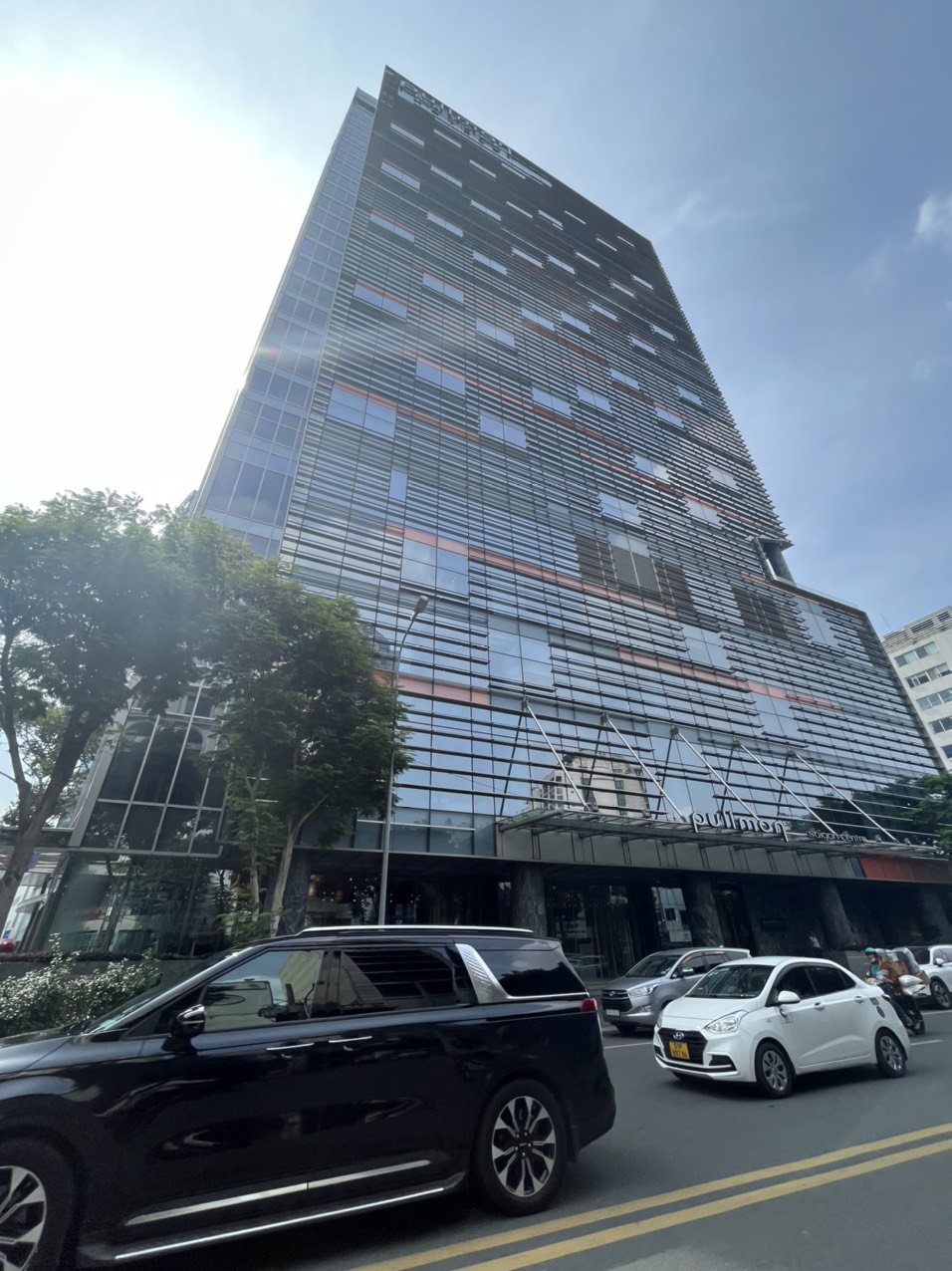 Bán tòa nhà góc Trường Sơn-Bắc Hải, DT 5x15m, 6 tầng, nằm ngay. Giá 24 tỷ TL