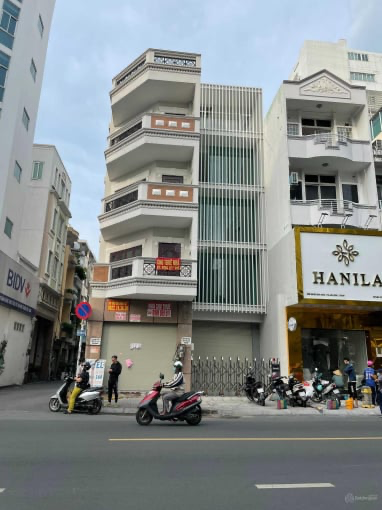 Bán nhà hai mặt tiền Trần Bình Trọng, Phường 1, Quận 5, DT 4,5 x 25m
